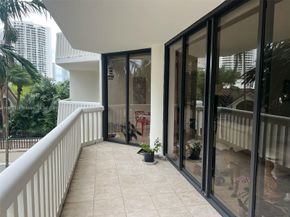 2000 Island Blvd 405, Aventura FL 33160