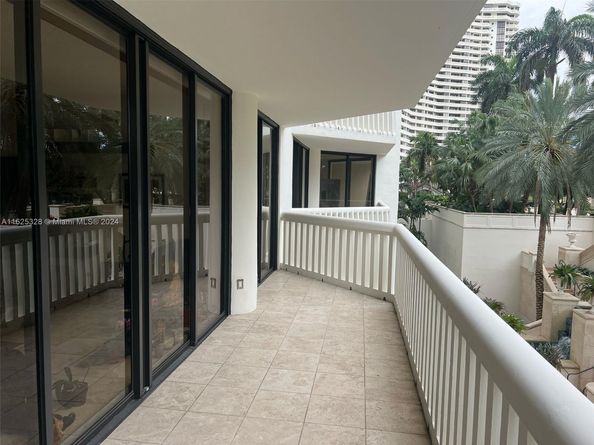 2000 Island Blvd 405, Aventura FL 33160