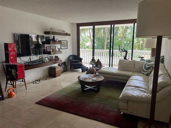 2000 Island Blvd 405, Aventura FL 33160