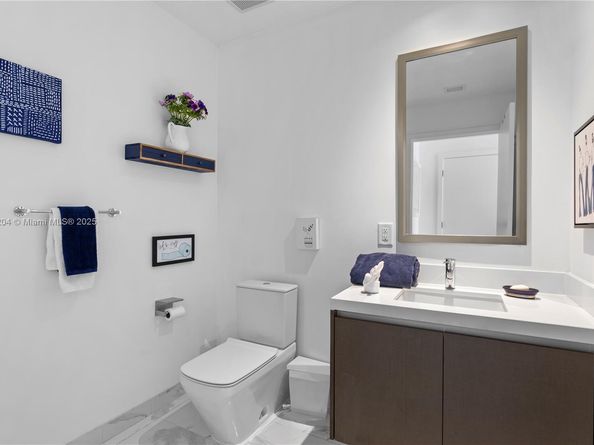 851 NE 1st Ave 3907, Miami FL 33132