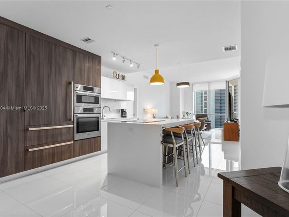 851 NE 1st Ave 3907, Miami FL 33132