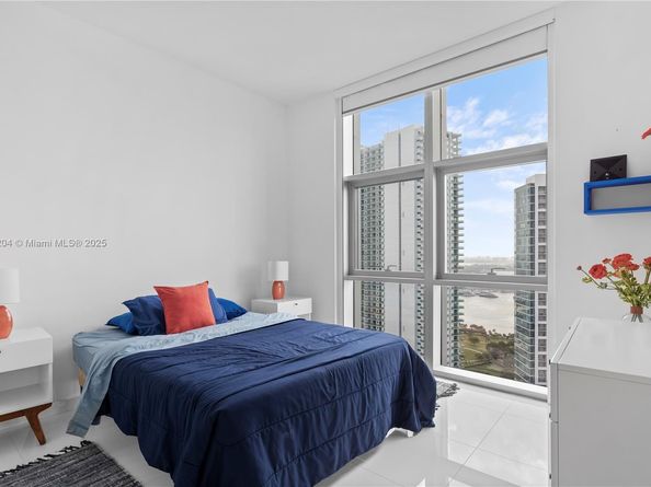 851 NE 1st Ave 3907, Miami FL 33132