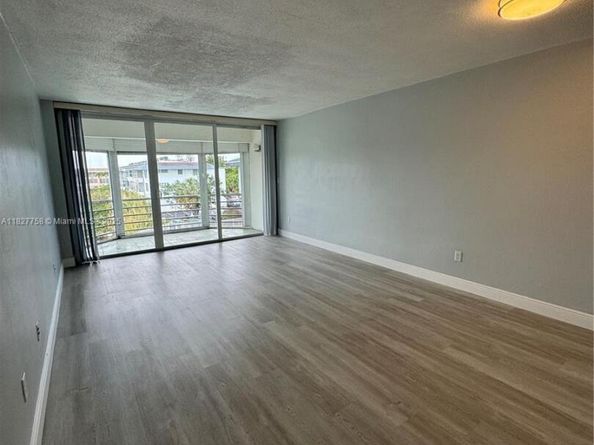 1398 NE 191st St C305, Miami FL 33179