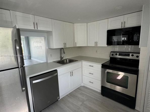 1398 NE 191st St C305, Miami FL 33179