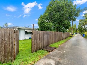706 N 32nd Ct, Hollywood FL 33021