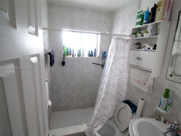2830 NW 66th St, Miami FL 33147