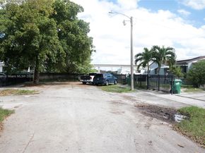 2830 NW 66th St, Miami FL 33147