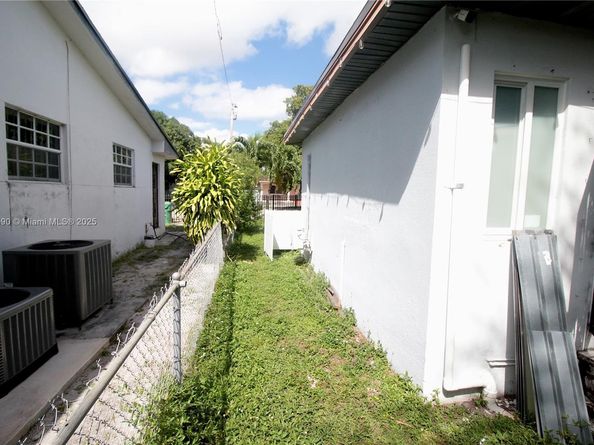 2830 NW 66th St, Miami FL 33147