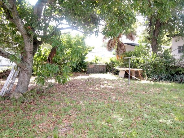 2830 NW 66th St, Miami FL 33147