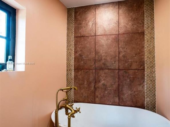 5149 Alton Rd, Miami Beach FL 33140