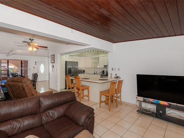 3920 W 3rd Ave, Hialeah FL 33012
