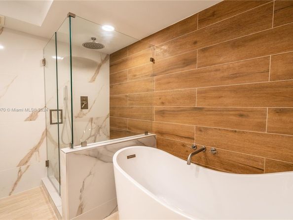 1800 Sunset Harbour Dr 1902/4 Dr 1902/4, Miami Beach FL 33139