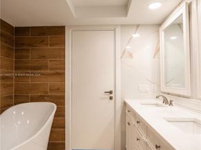 1800 Sunset Harbour Dr 1902/4 Dr 1902/4, Miami Beach FL 33139
