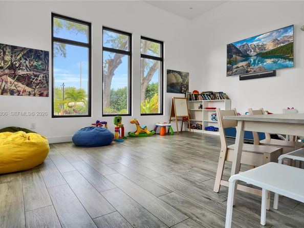 Undisclosed Address #A11940806, Hollywood FL 33312