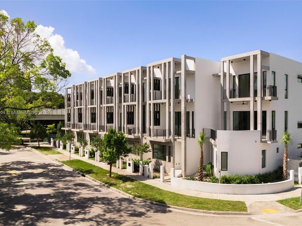 84 SW 28th Rd 5, Miami FL 33129