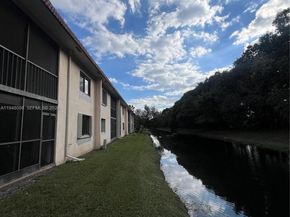 379 Lakeview Dr 205, Weston FL 33326