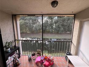 379 Lakeview Dr 205, Weston FL 33326