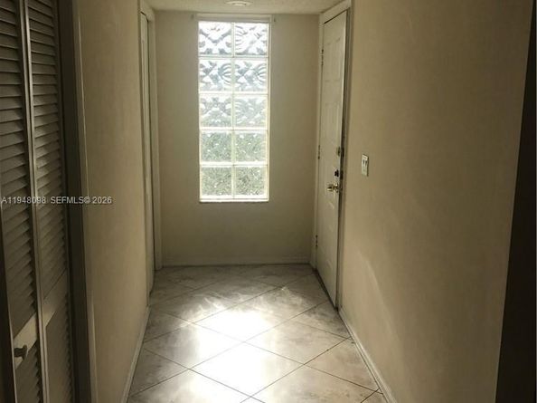 379 Lakeview Dr 205, Weston FL 33326