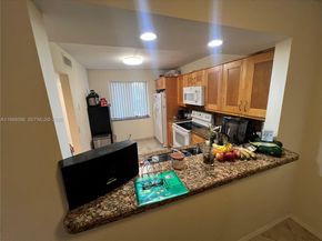 379 Lakeview Dr 205, Weston FL 33326