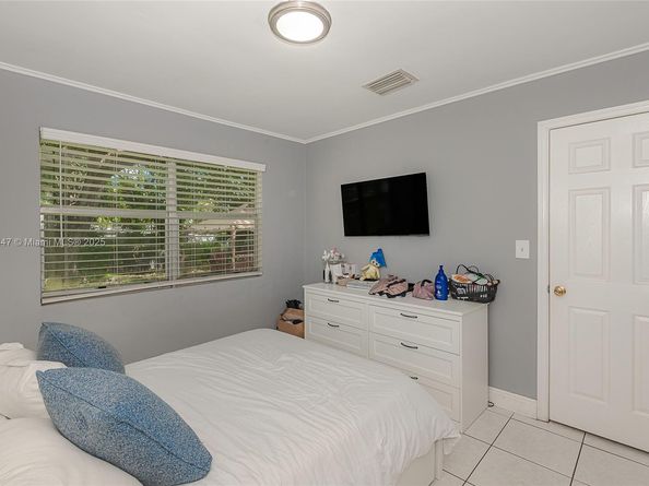 1521 NE 131st St, North Miami FL 33161