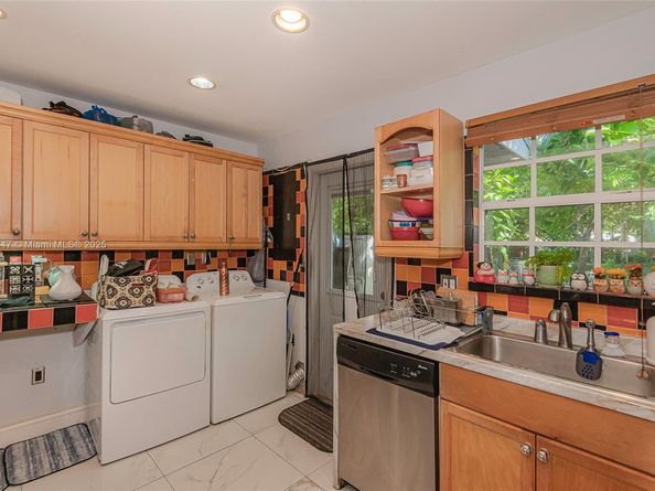 1521 NE 131st St, North Miami FL 33161