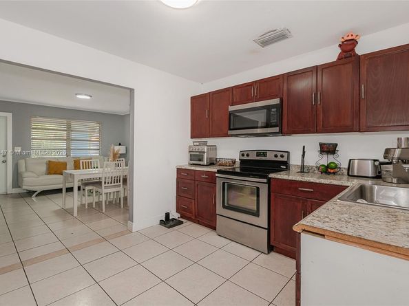 1521 NE 131st St, North Miami FL 33161