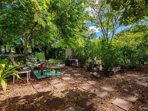 1521 NE 131st St, North Miami FL 33161