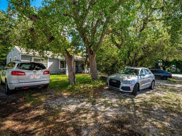 1521 NE 131st St, North Miami FL 33161