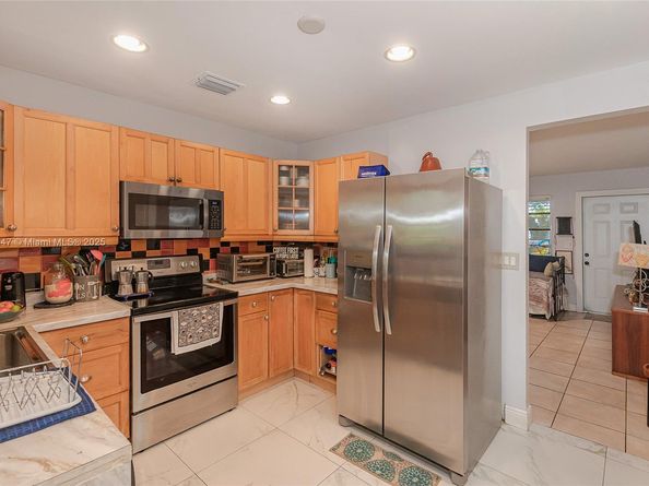 1521 NE 131st St, North Miami FL 33161