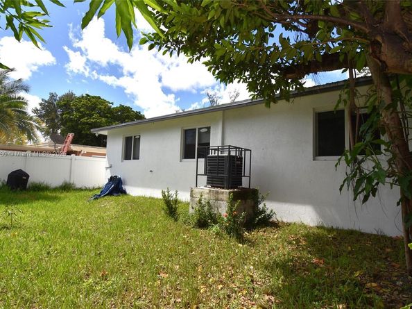 830 NW 19th Ter, Fort Lauderdale FL 33311