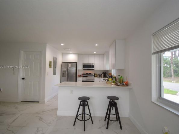 830 NW 19th Ter, Fort Lauderdale FL 33311