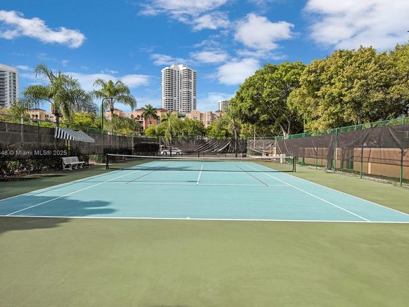 19999 E Country Club Dr 1208, Aventura FL 33180