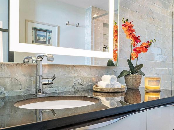 2889 Mcfarlane Rd 902, Miami FL 33133