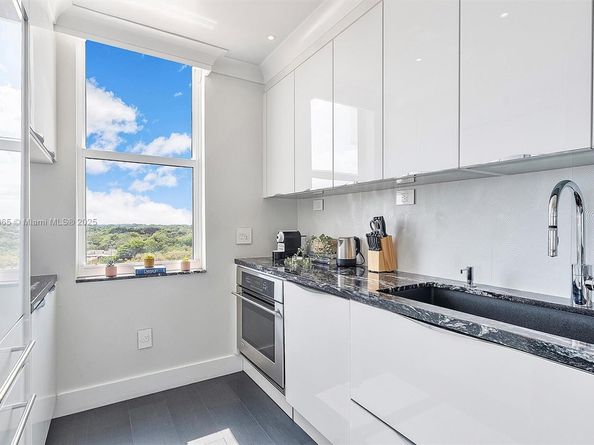 2889 Mcfarlane Rd 902, Miami FL 33133