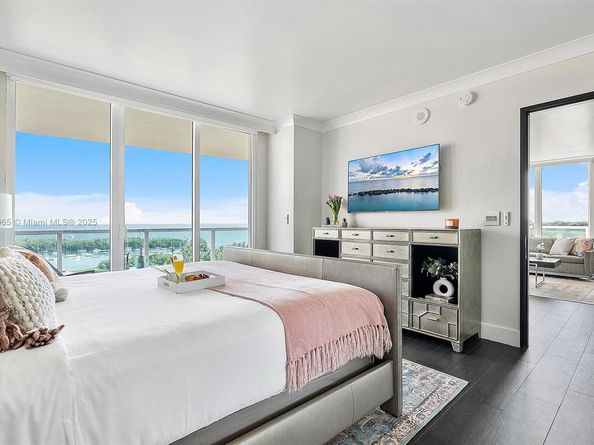 2889 Mcfarlane Rd 902, Miami FL 33133