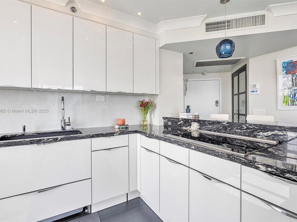 2889 Mcfarlane Rd 902, Miami FL 33133