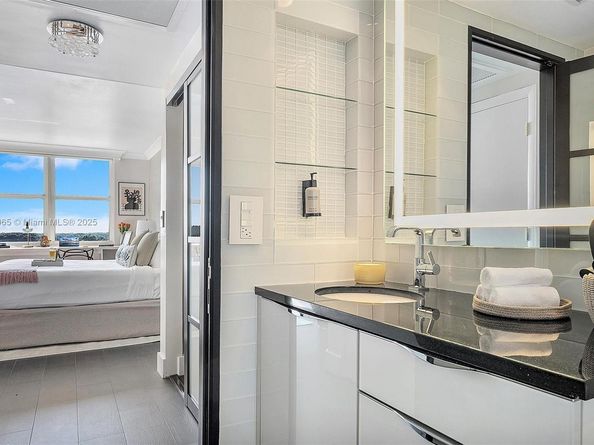 2889 Mcfarlane Rd 902, Miami FL 33133