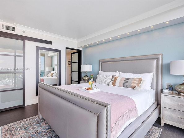 2889 Mcfarlane Rd 902, Miami FL 33133