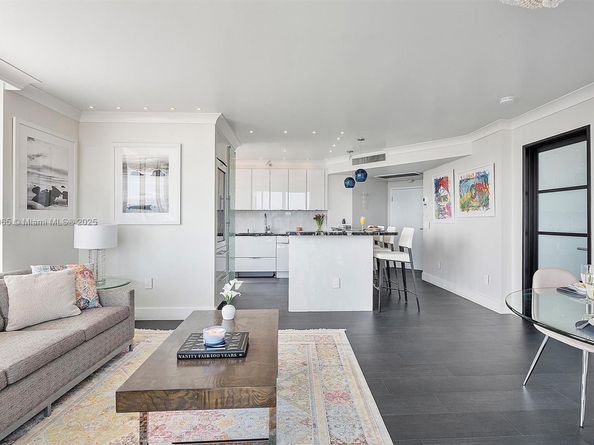 2889 Mcfarlane Rd 902, Miami FL 33133
