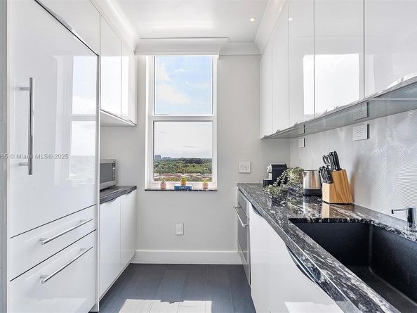 2889 Mcfarlane Rd 902, Miami FL 33133