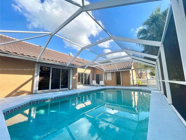 1200 NW 161st Ave, Pembroke Pines FL 33028