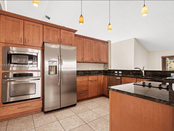 1200 NW 161st Ave, Pembroke Pines FL 33028