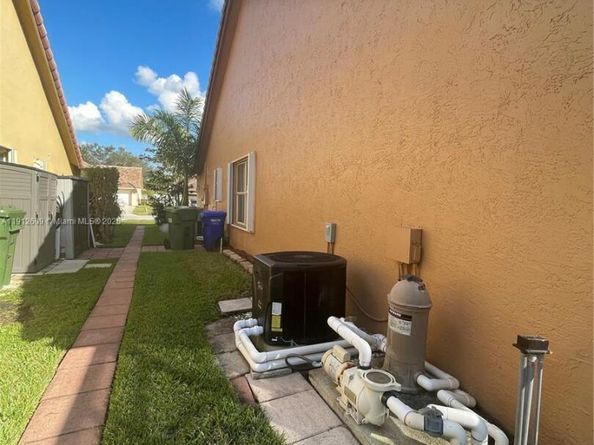 1200 NW 161st Ave, Pembroke Pines FL 33028