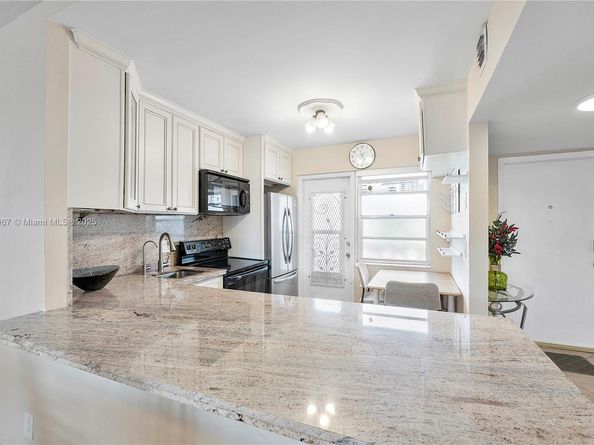 3199 S Ocean Dr 206, Hallandale Beach FL 33009