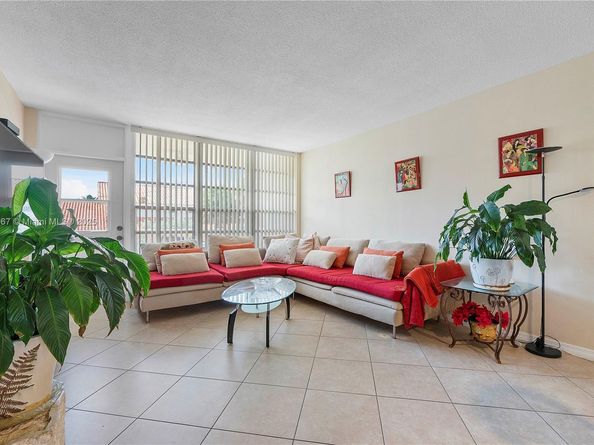 3199 S Ocean Dr 206, Hallandale Beach FL 33009