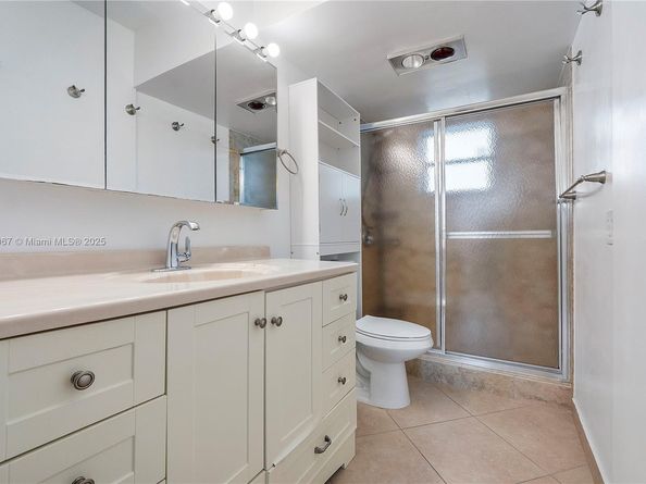 3199 S Ocean Dr 206, Hallandale Beach FL 33009