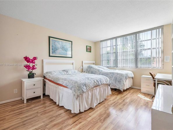 3199 S Ocean Dr 206, Hallandale Beach FL 33009