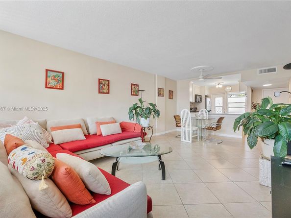 3199 S Ocean Dr 206, Hallandale Beach FL 33009