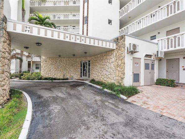 3199 S Ocean Dr 206, Hallandale Beach FL 33009