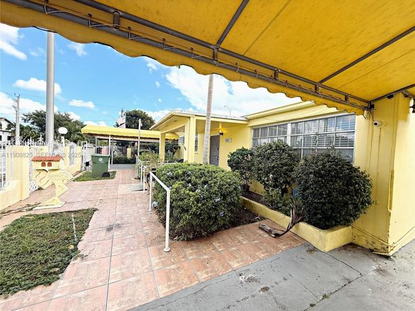 880 E 28th St, Hialeah FL 33013